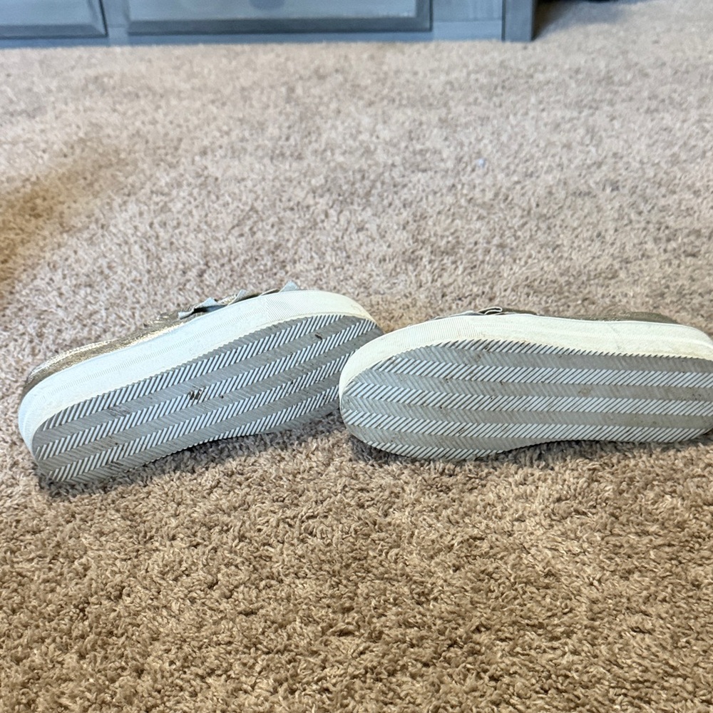 BP Metallic Silver Ruffle Slip-Ons - Picture 4 of 4